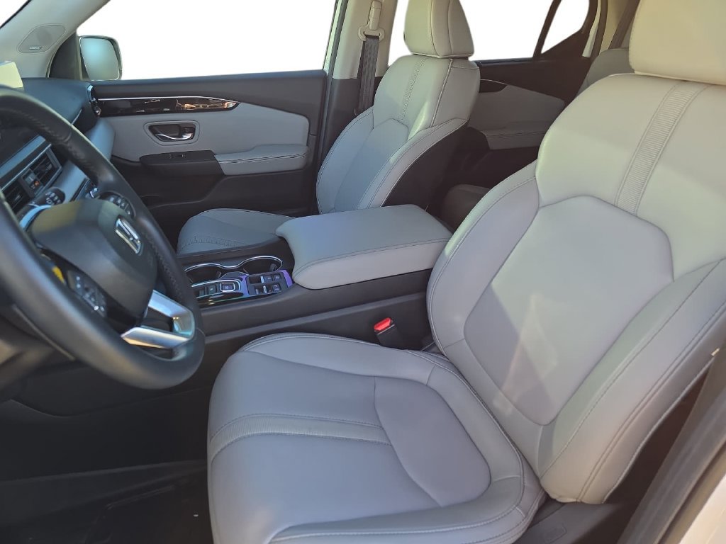 Used 2025 Honda Pilot Touring image 13