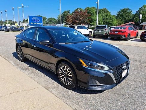 Used 2024 Nissan Altima 2.5 SV FWD image 8