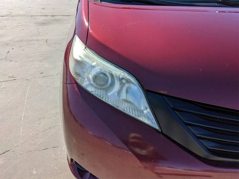 Used 2016 Toyota Sienna L image 11
