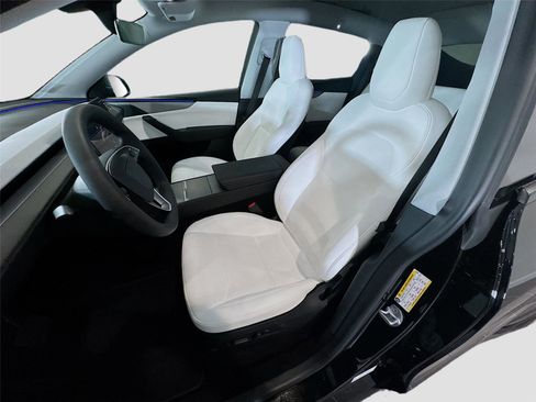 Used 2026 Tesla Model Y Long Range RWD image 2