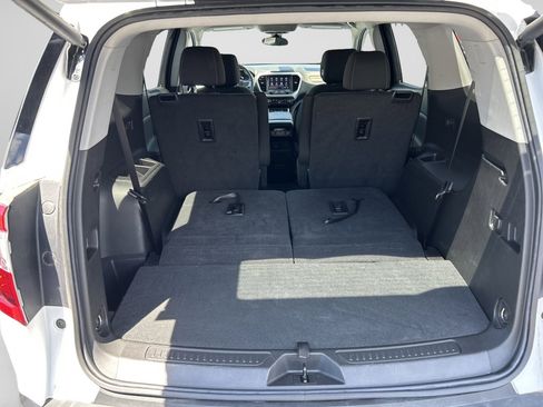 Used 2023 GMC Acadia SLE w/ Driver Convenience Package image 2