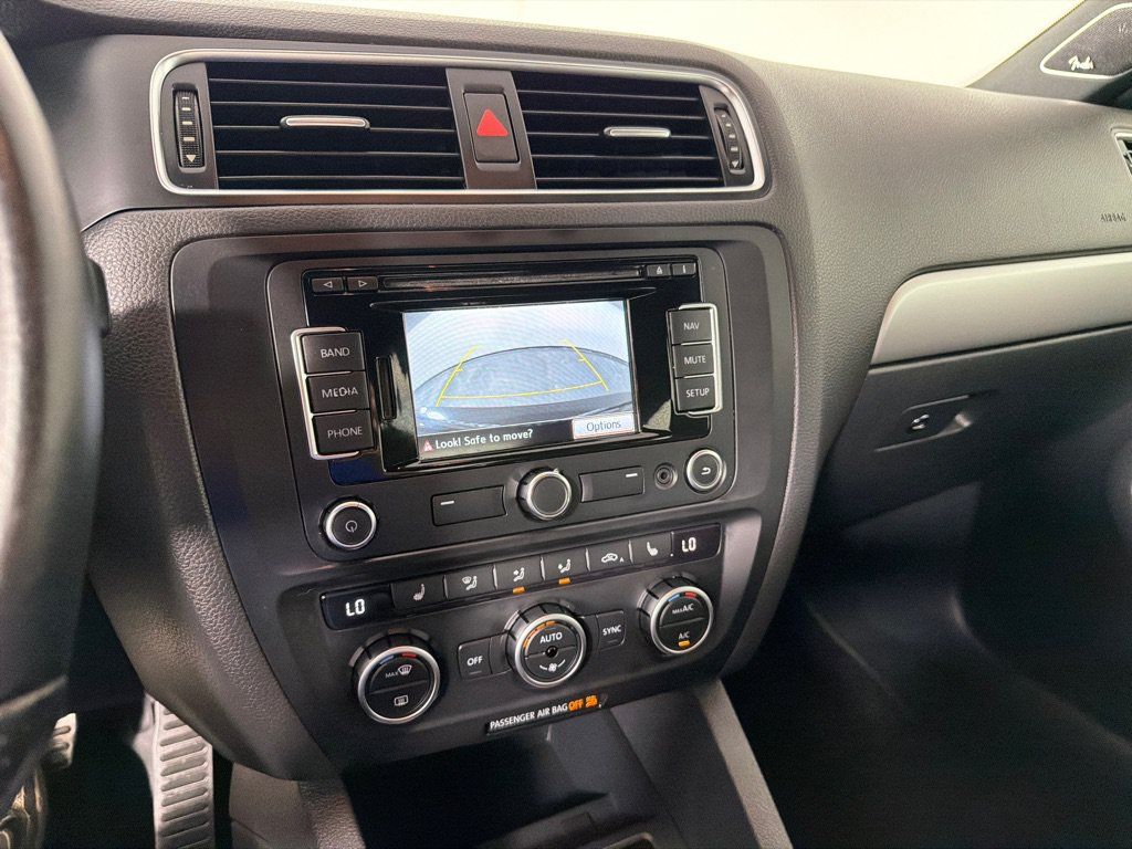 Used 2013 Volkswagen Jetta GLI FWD image 15
