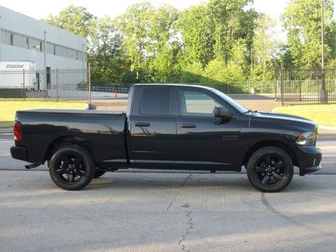 Used 2018 RAM 1500 Express w/ Black Ram 1500 Express Group AWD/4WD image 9