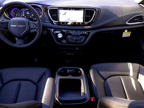 New 2026 Chrysler Pacifica Select w/ S Appearance Package image 21