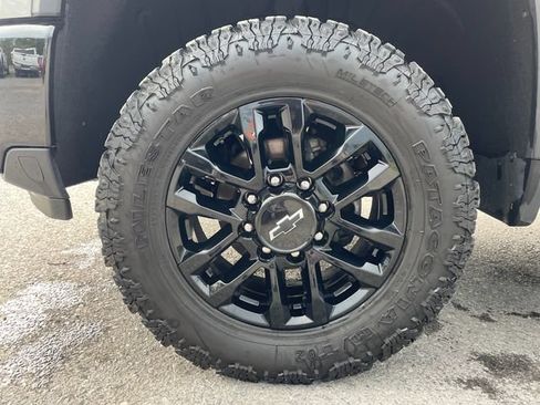 Used 2025 Chevrolet Silverado 2500 Custom w/ Custom Value Package AWD/4WD image 29
