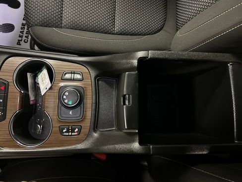 Used 2023 GMC Acadia SLE w/ Driver Convenience Package image 20