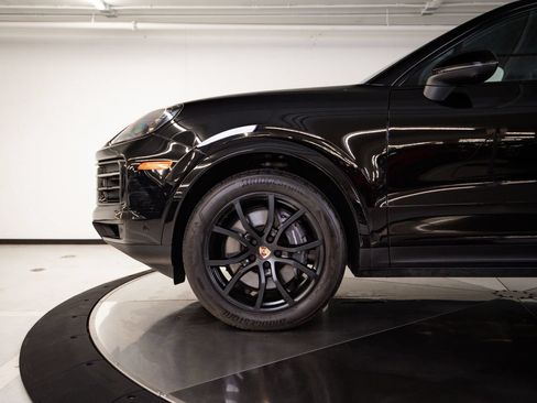 Used 2024 Porsche Cayenne Coupe AWD/4WD image 11