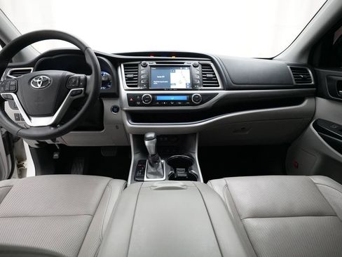 Used 2018 Toyota Highlander Limited Platinum image 5