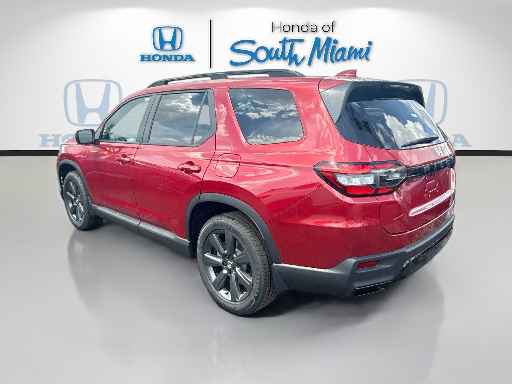 New 2026 Honda Pilot Sport image 5
