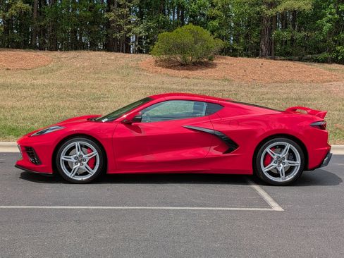 Used 2021 Chevrolet Corvette Stingray Premium Cpe w/ Z51 Performance Package RWD image 2