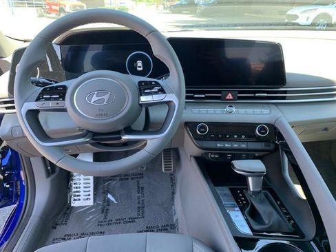 New 2025 Hyundai Elantra SEL image 12