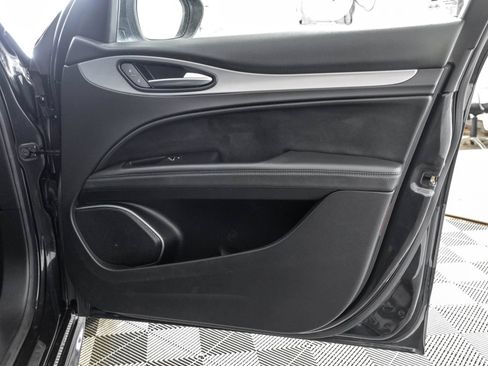 Used 2023 Alfa Romeo Stelvio Veloce AWD/4WD image 44