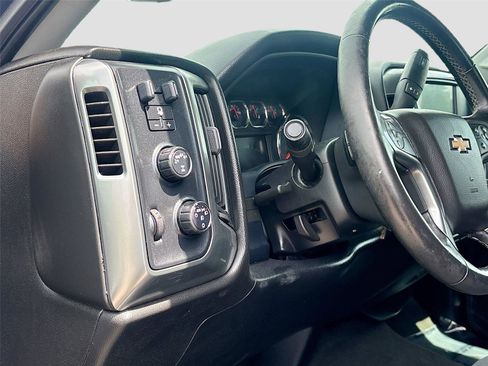 Used 2018 Chevrolet Silverado 1500 LT w/ Midnight Edition AWD/4WD image 10