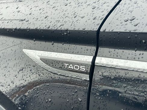 Certified 2022 Volkswagen Taos SE w/ Panoramic Sunroof Package image 28