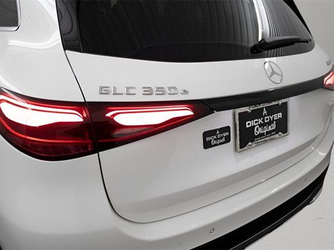 Used 2025 Mercedes-Benz GLC 350e 4MATIC image 16