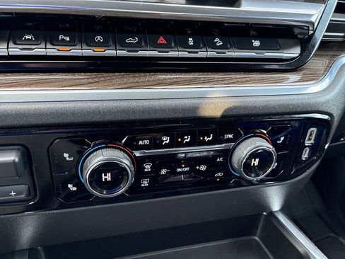Used 2022 Chevrolet Silverado 1500 LT Trail Boss w/ Convenience Package II AWD/4WD image 17