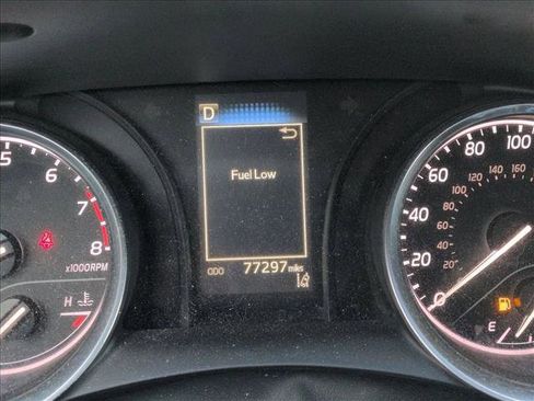 Used 2018 Toyota Camry L image 10