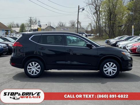 Used 2017 Nissan Rogue S w/ S Family Package image 6