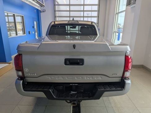 Used 2020 Toyota Tacoma SR5 w/ Technology Package image 6