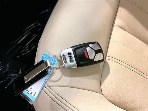 Used 2023 Audi Q5 2.0T Premium w/ Convenience Package image 14