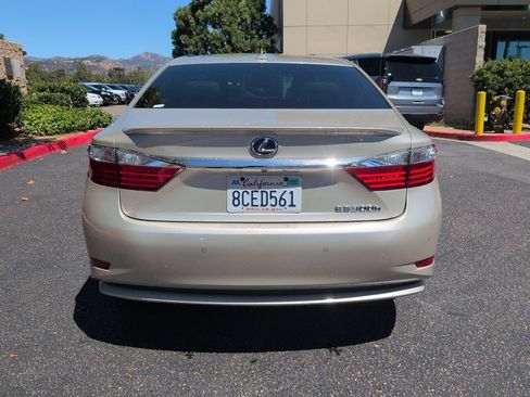 Used 2014 Lexus ES 300h w/ Luxury Package w/Bamboo Trim FWD image 7