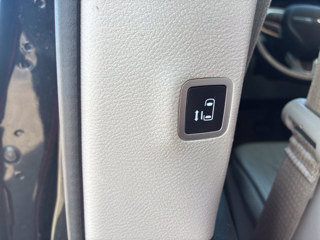 Used 2020 Chrysler Pacifica Limited FWD image 22