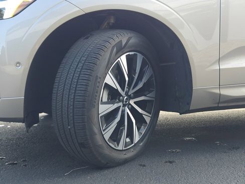 Used 2025 Volvo XC60 B5 Plus image 34