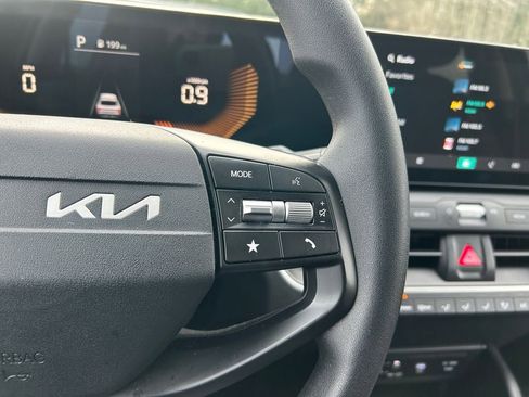 Used 2025 Kia K4 FWD image 18
