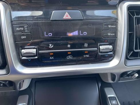 Certified 2023 Kia Sorento S FWD image 32