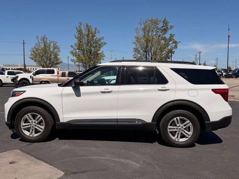 Used 2022 Ford Explorer XLT AWD/4WD image 6