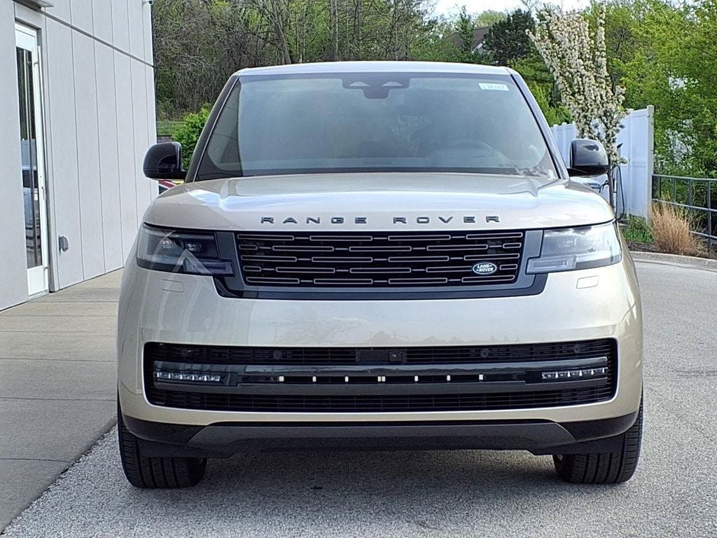 New 2026 Land Rover Range Rover Long Wheelbase SE AWD/4WD image 2