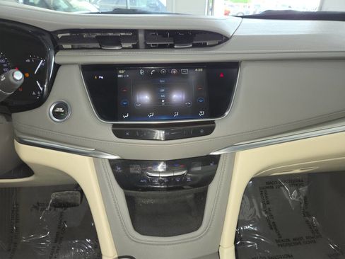 Used 2018 Cadillac XT5 Luxury w/ Driver Awareness Package AWD/4WD image 33