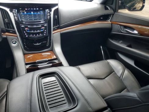 Used 2020 Cadillac Escalade Luxury w/ LPO, Radiant Package RWD image 15