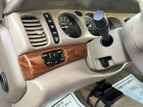 Used 2000 Buick Le Sabre Custom w/ Prestige Opt Pkg image 19
