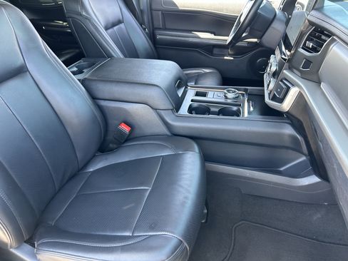 Used 2024 Ford Expedition XLT RWD image 11