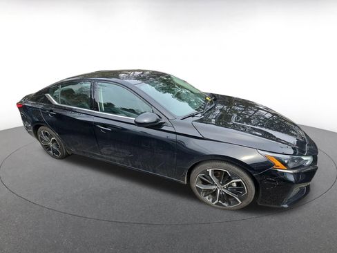 Used 2025 Nissan Altima 2.5 SR image 8