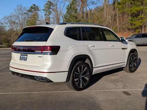 Used 2024 Volkswagen Atlas SEL Premium R-Line image 9