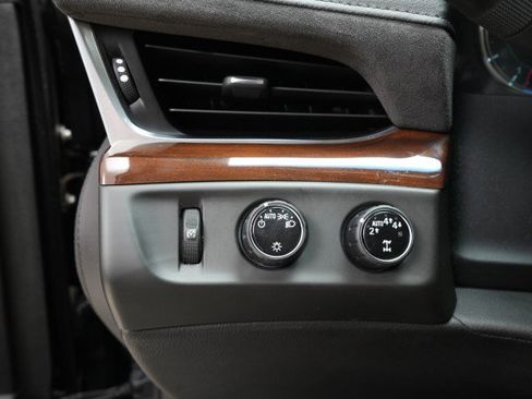 Used 2019 Cadillac Escalade Luxury w/ Escalade Sport Edition image 40