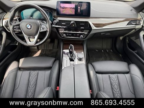Used 2022 BMW 530i xDrive w/ Premium Package image 15