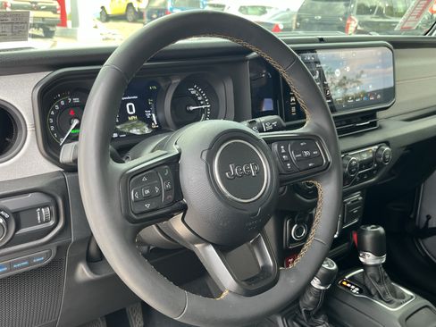 Used 2024 Jeep Wrangler Unlimited AWD/4WD image 24