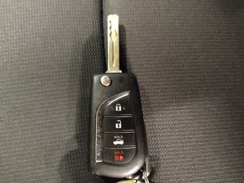 Used 2022 Toyota Corolla LE image 32