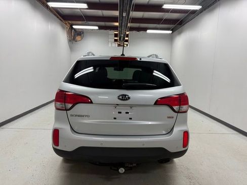 Used 2015 Kia Sorento LX image 5