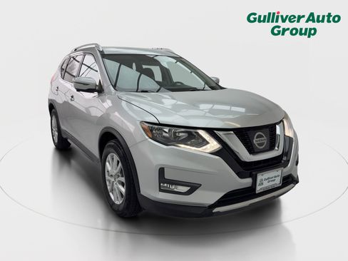 Used 2017 Nissan Rogue SV w/ SV Premium Package image 13