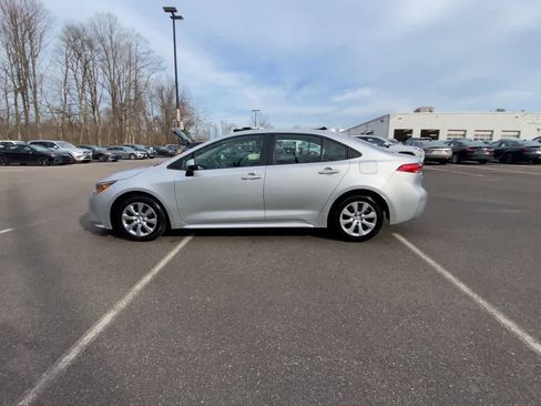 Used 2025 Toyota Corolla LE image 9