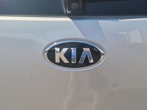 Used 2018 Kia Niro Touring FWD image 13