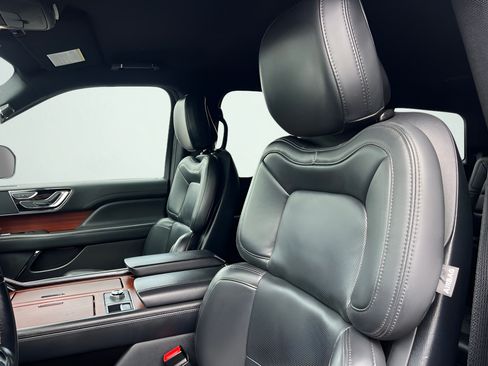 Used 2023 Lincoln Navigator 4WD image 51