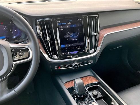 Used 2024 Volvo S60 B5 Plus image 9