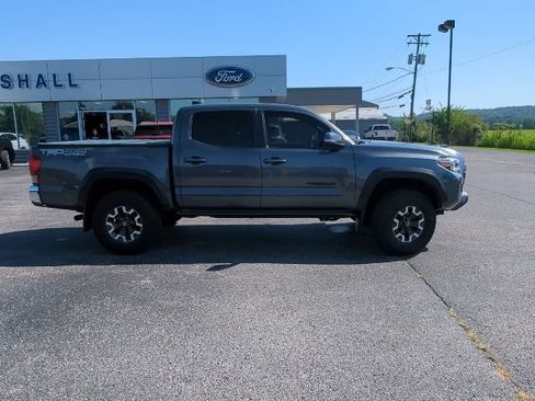 Used 2017 Toyota Tacoma TRD Off-Road w/ Tow Package (A/T) AWD/4WD image 19