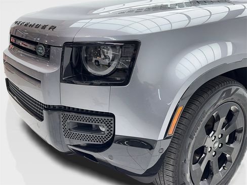 Used 2024 Land Rover Defender 110 X-Dynamic SE image 5