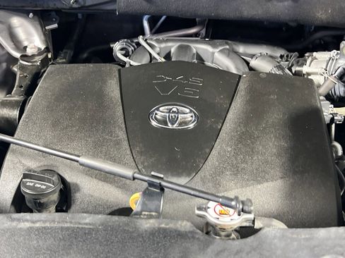 Used 2018 Toyota Highlander XLE image 27